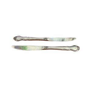 Set of 2 Reed & Barton Stainless Flambeau Knives Vintage Silver Floral Design